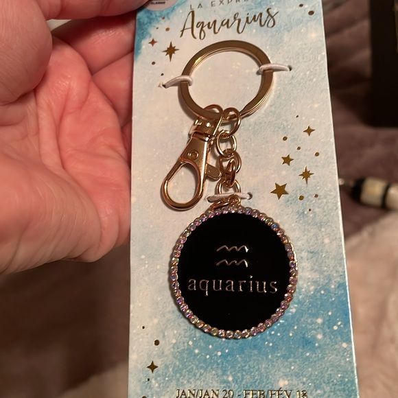 💥Free💥 with any Purchase! Choose 1 keychain & add to your bundle! NWT - Picture 3 of 7